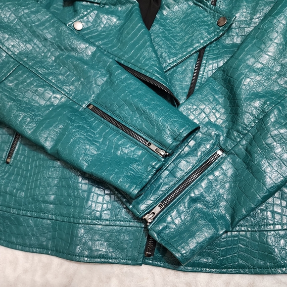 Modcloth Women's Crocodile Rock Faux Leather Moto Jacket Size 2X Green - Picture 8 of 14